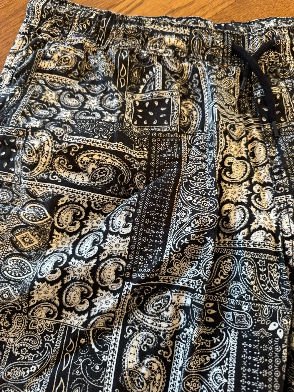 Black Bandana Paisley Cotton H&M Shorts Size L Obsidian